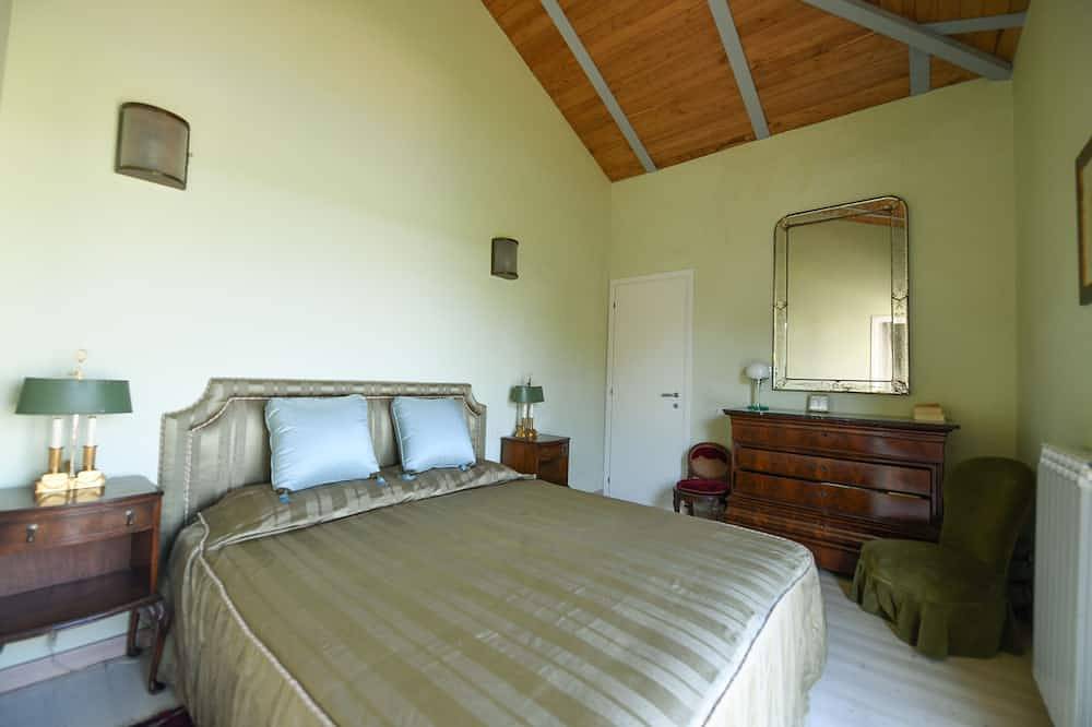 Moderne Villa Lake View in der Nähe von Rom, privater Pool, Wi-Fi in Trevignano Romano, Braccianosee