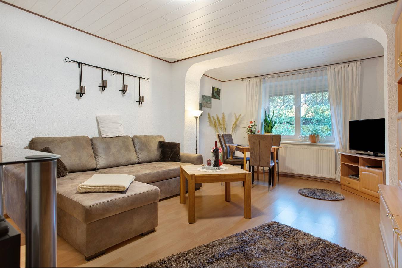 Ganze Wohnung, Ferienwohnung 'Rosi's Ferienwohnung' mit privatem Garten und Wi-Fi in Hohenzieritz, Mecklenburg-Strelitz