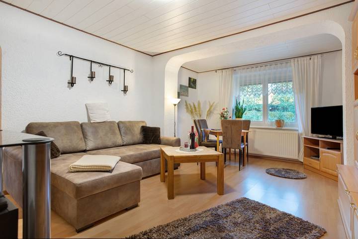 Ganze Wohnung, Ferienwohnung 'Rosi's Ferienwohnung' mit privatem Garten und Wi-Fi in Hohenzieritz, Mecklenburg-Strelitz