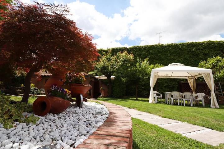 Bed and breakfast per 7 persone, con giardino - 1