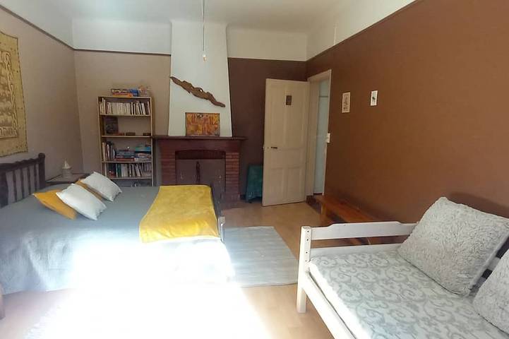 Appartement entier, Appartement avec terrasse en ville et au calme. Animaux de compagnie acceptés in Saint-Jean-du-Gard, Parc national des Cévennes
