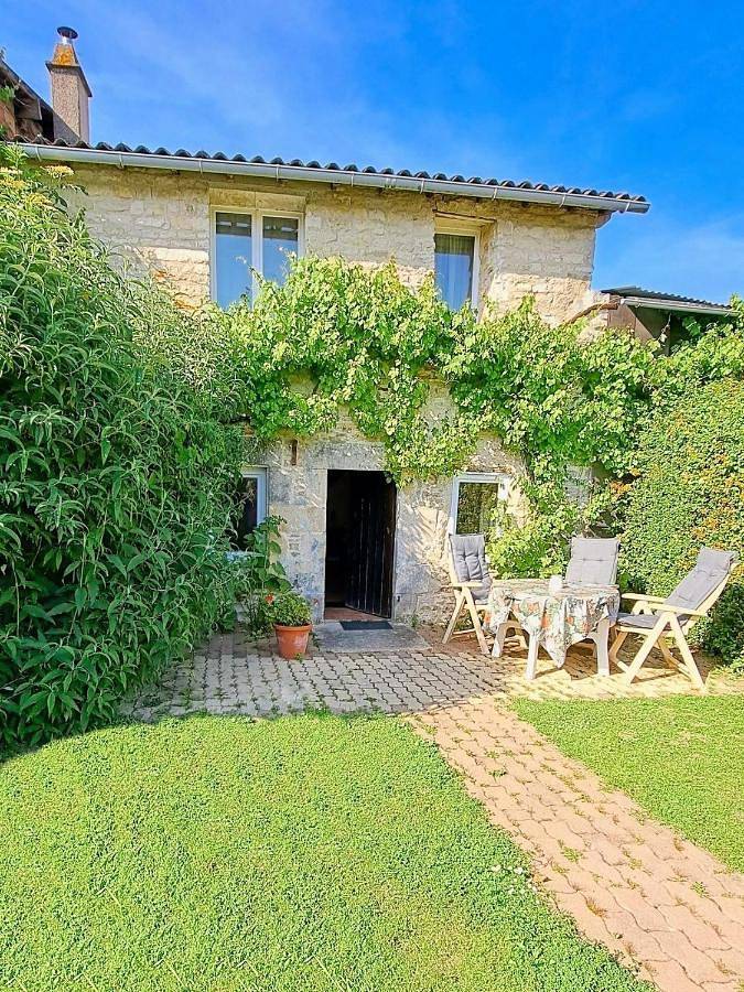 Cottage l'Atelier, aire de loisirs avec piscine in Marigny (Deux-Sèvres), Région de Niort