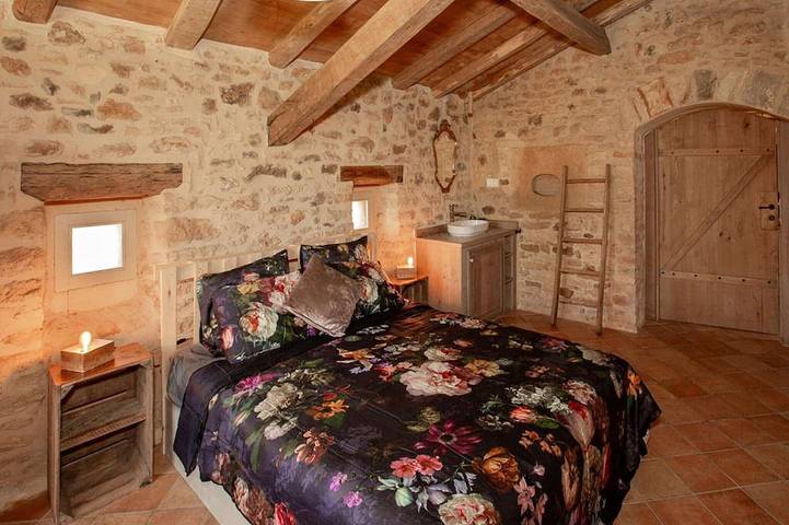 Location de vacances pour 6 personnes, avec piscine et jacuzzi ainsi que terrasse et jardin, animaux acceptés à Loubejac - 2