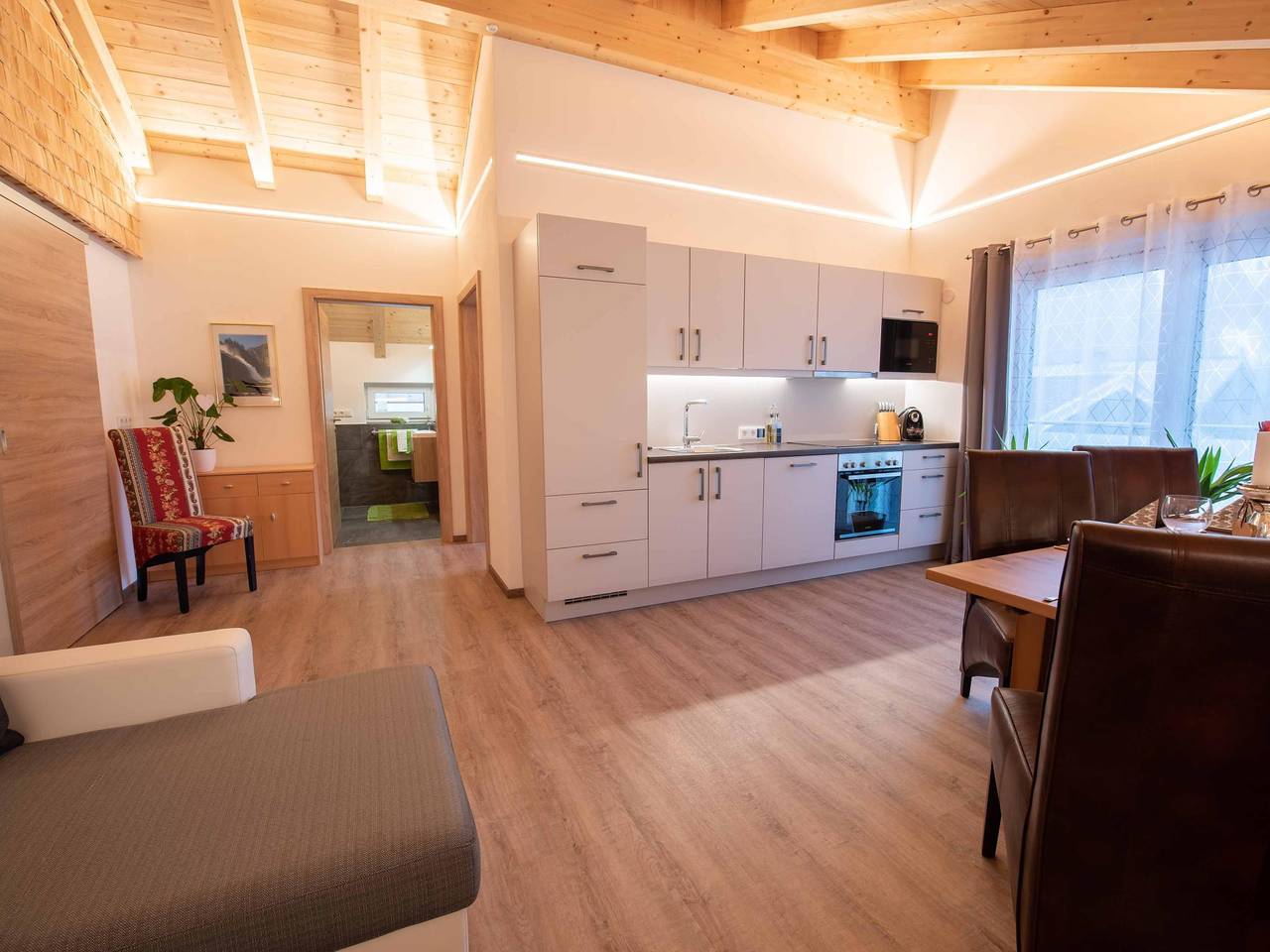 Ganze Wohnung, Gemütliches Ski-Apartment mit Parkplatz & WiFi, 1,5km zur Zillertal Arena in Krimmler Wasserfälle, Krimml