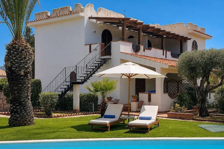 Holiday apartment for 6 people, with garden and terrace as well as pool - 1