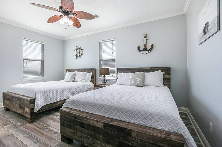 Vacation house for 10 people, with terrace in Bolivar Peninsula