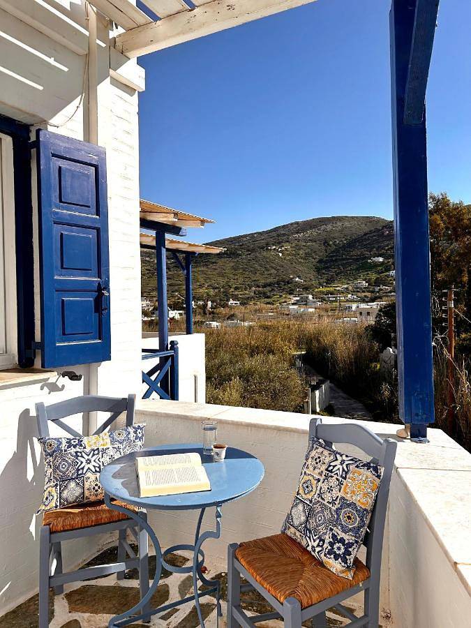 Chambre d’hôte pour 4 personnes, avec terrasse ainsi que vue et jardin dans Syros