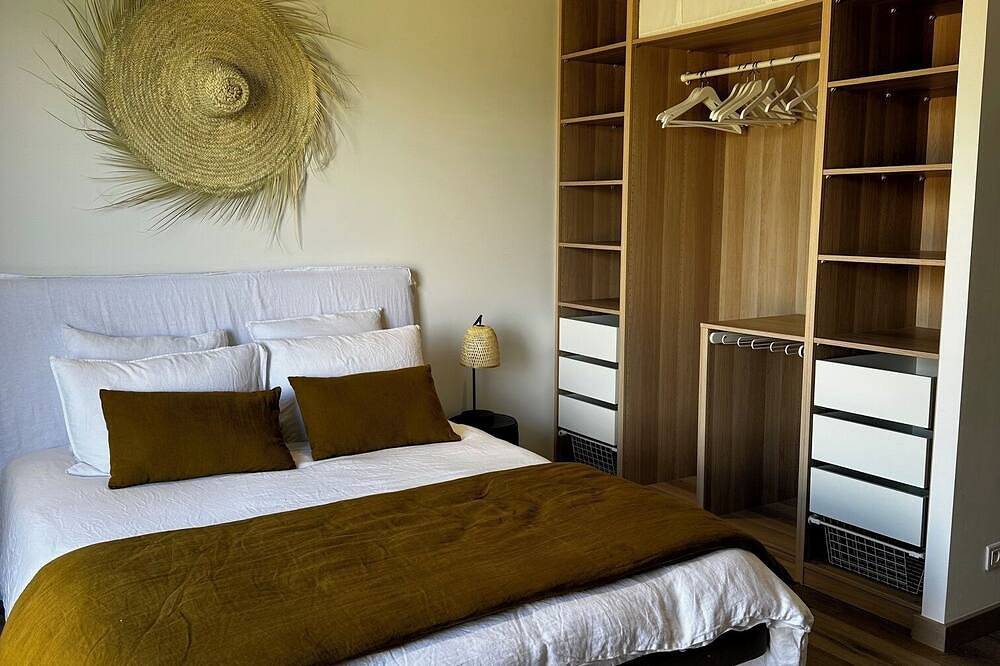 Villa de 300m2,  5 Chambres, Piscine chauffée, Vue mer, classée 5* in L'Île-Rousse, Région de Calvi