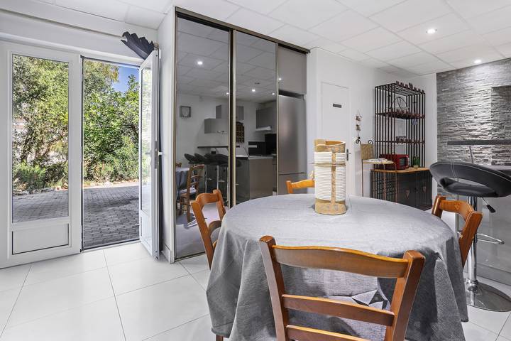 Apartamento inteiro, Apartamento 'Au Soleil D'Azur' com Terraço Privado, Wi-Fi e Ar Condicionado in Saint-Aygulf, Fréjus