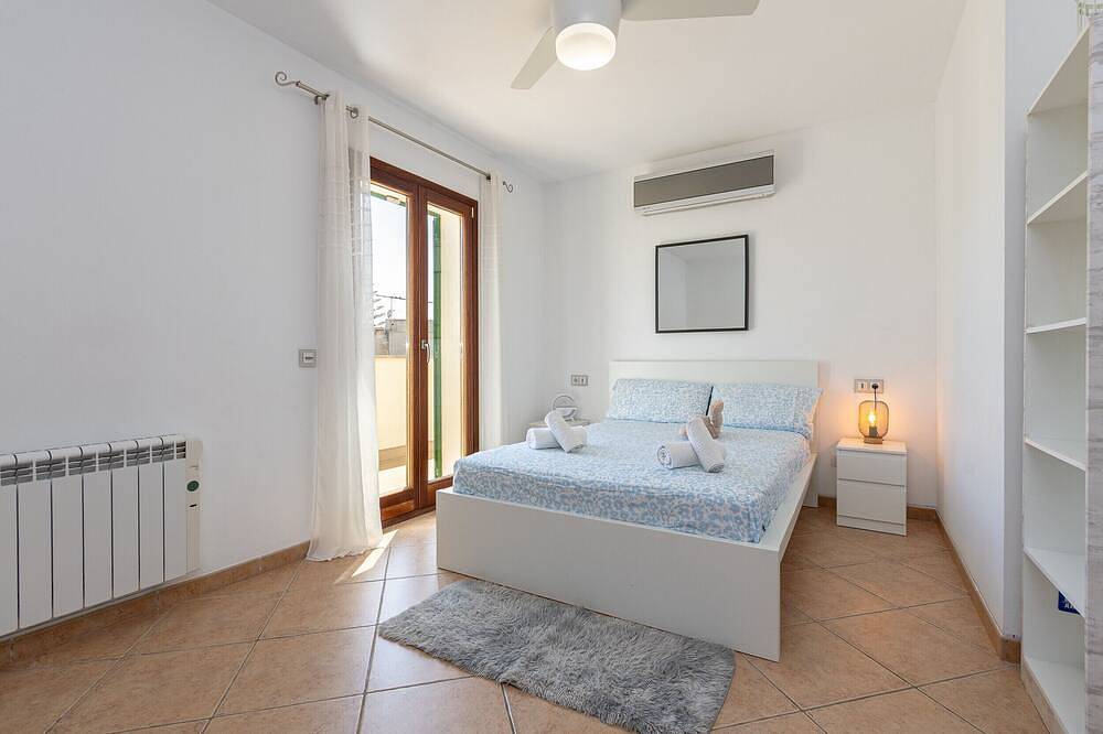Modern holiday home with pool in the heart of Porreres. in Porreres, South Majorca