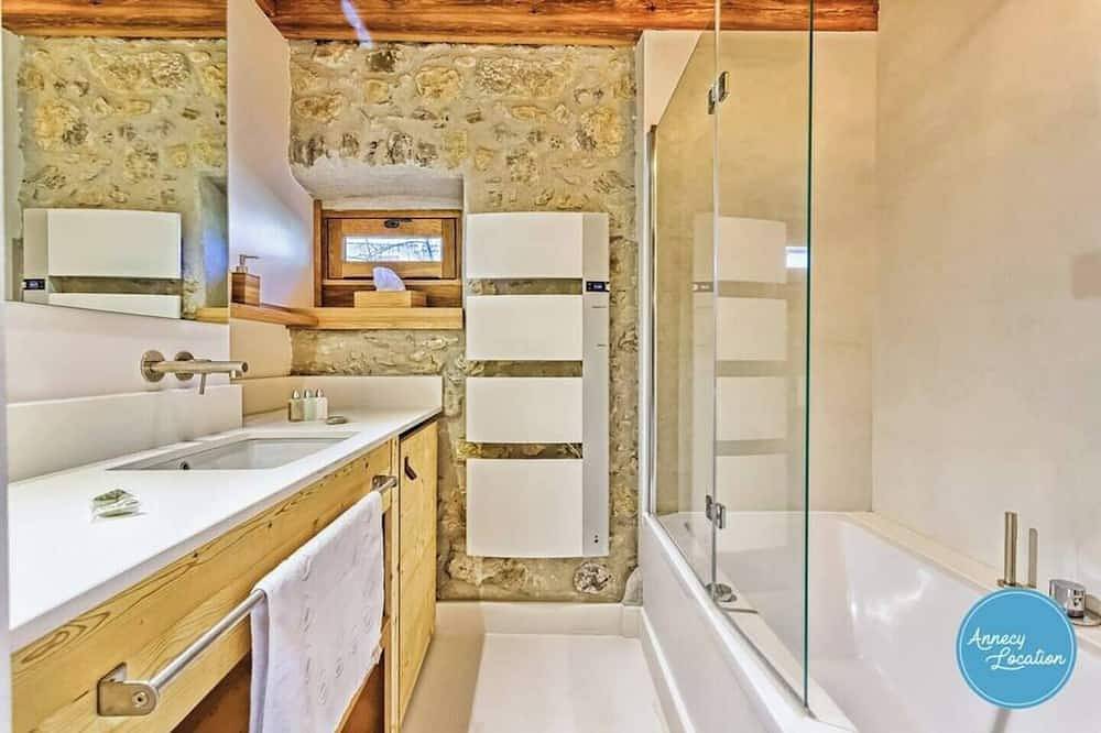 Le Grenier **** - Savoyard mazot. in Talloires-Montmin, Annecy region