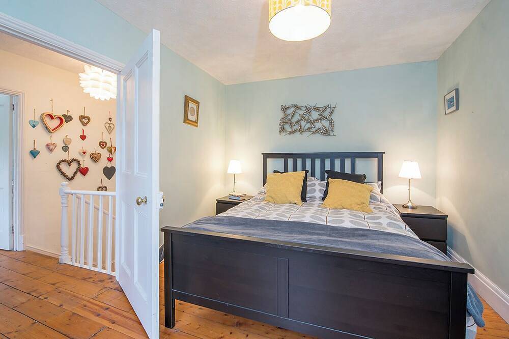 Llys Bonfyl, Holiday Cottage St Dogmaels, Sleeps 6, 3 bedrooms,  bathrooms in St Dogmaels, Pembrokeshire