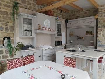 Gîte pour 12 personnes, avec terrasse à Saint-Étienne-du-Valdonnez