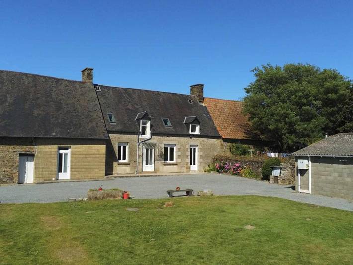 Gîte pour 8 personnes, avec jardin et vue à Précey