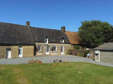 Location de vacances pour 8 personnes, avec jardin et vue à Précey