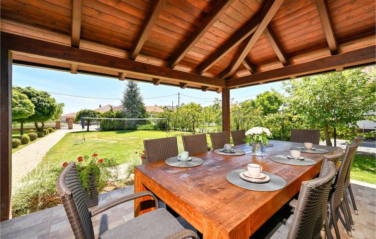 Reizende 2-Zimmer-Wohnung mit Pool, WLAN und Terrasse in der Nähe des Stadtzentrums von Bjelovar in Bjelovar-Bilogora