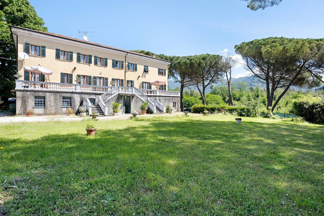 Appartement entier, Appartement Franca à la Villa Pini avec piscine partagée in Sarzana, Parc naturel régional de Montemarcello-Magra-Vara