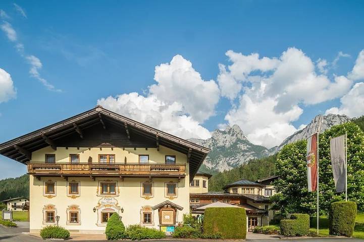 Ferienwohnung für 2 Personen, mit Whirlpool und Sauna sowie Garten in Unken