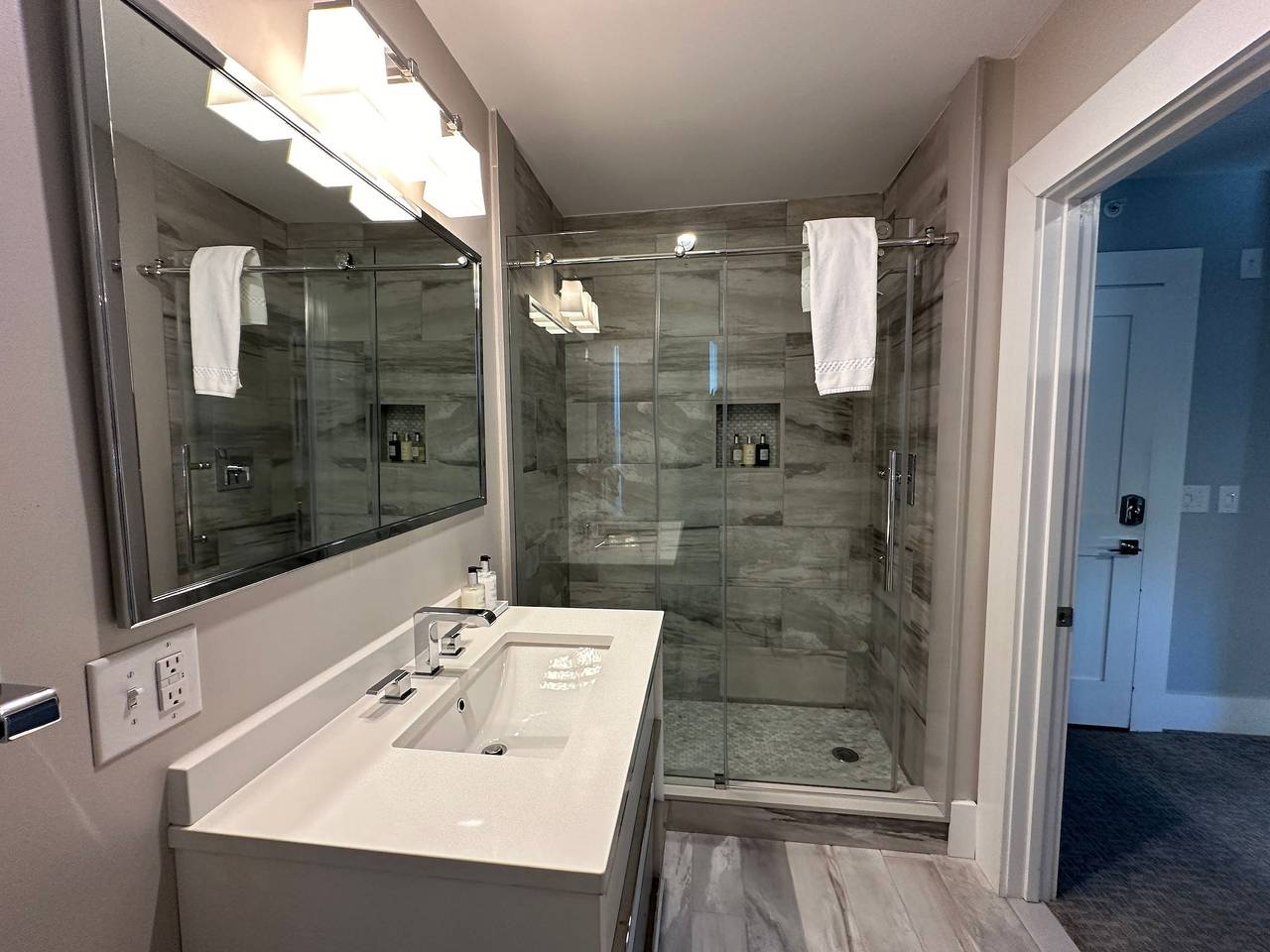 Ganze Wohnung, Spacious 1 Bed/1 Bath in Downtown Newport in Newport, Newport County