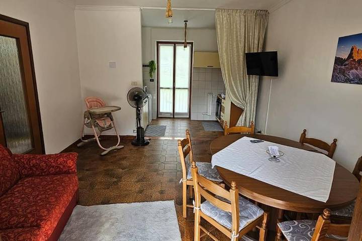 Gîte pour 4 personnes, avec terrasse et vue, animaux acceptés dans Brossasco