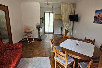 Gîte pour 4 personnes, avec terrasse et vue, animaux acceptés dans Brossasco