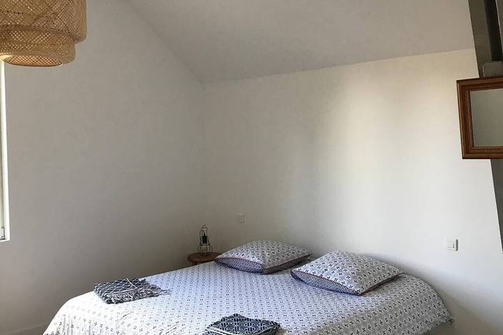 Gîte pour 11 personnes, avec terrasse et piscine ainsi que jardin et jacuzzi à Fronsac - 2