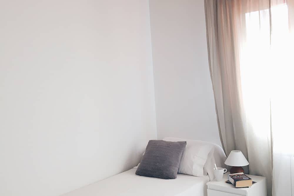Entire apartment, Quiet, bright, renovated and spacious penthouse. One minute from the Plaza Mayor. in Centro (Salamanca), Salamanca