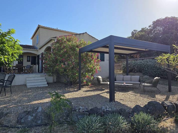 Location de vacances pour 6 personnes, avec Terrasse et Piscine à Aigne