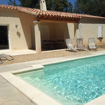 Location de vacances pour 8 personnes, avec piscine ainsi que jardin et terrasse à Pernes-les-Fontaines