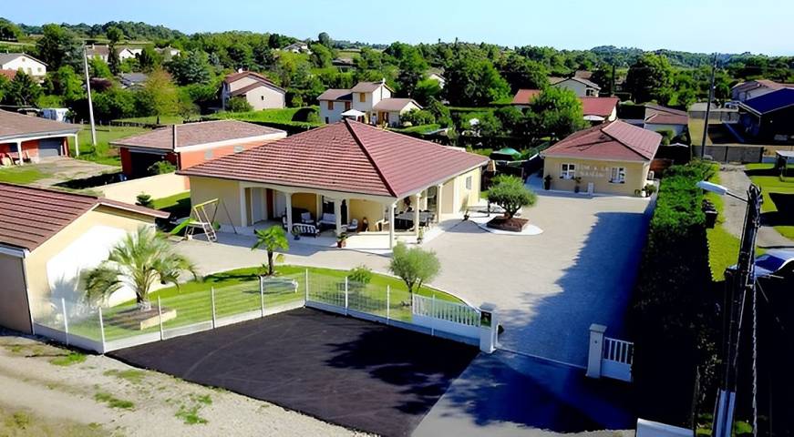Gîte pour 2 personnes, avec terrasse à Pérouges