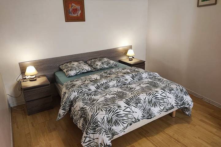 Gîte pour 5 personnes, avec terrasse à Le Chaffaut-Saint-Jurson - 3