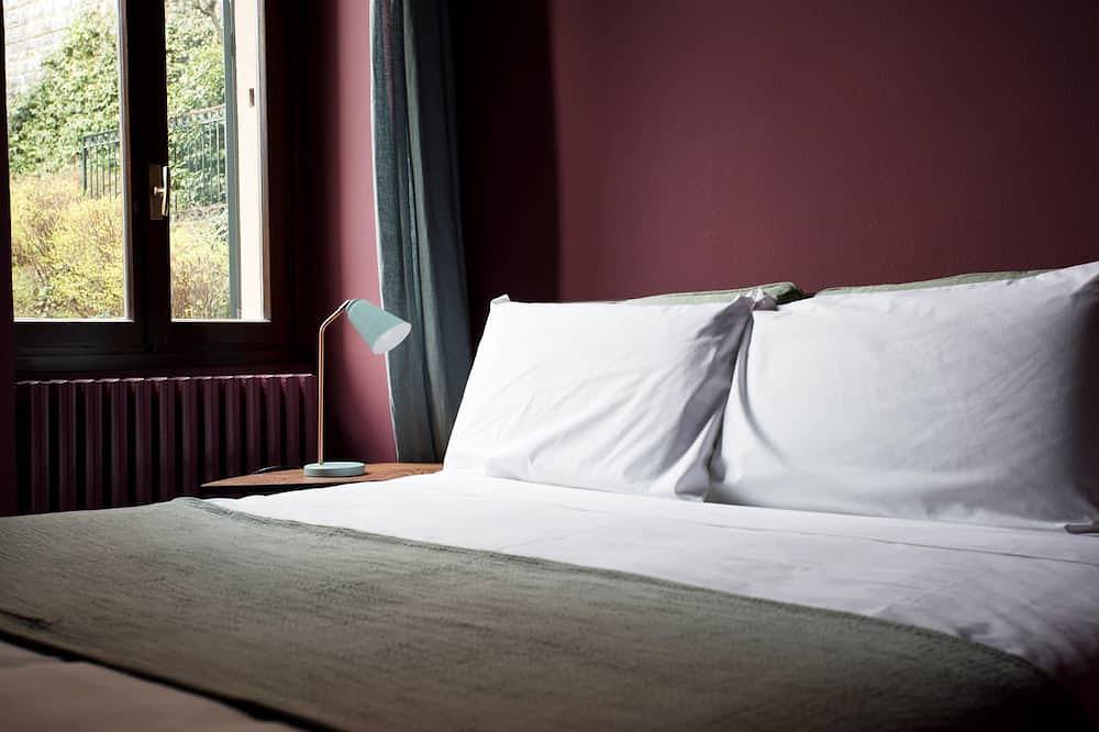 Hel lejlighed, Suite \"Lavarello\" at 2 steps from the lake with private dehor, lounge bar and swimming pool in Riva (Faggeto Lario), Faggeto Lario