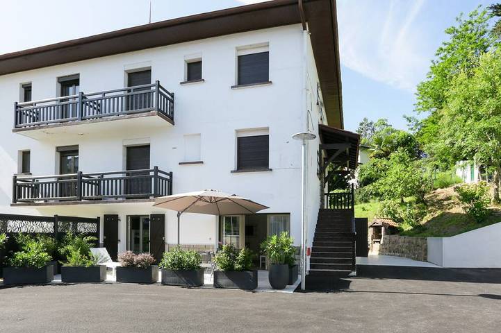 Entire apartment, Apartment with hotel services in Saint-Jean-de-Luz, Bayonne region