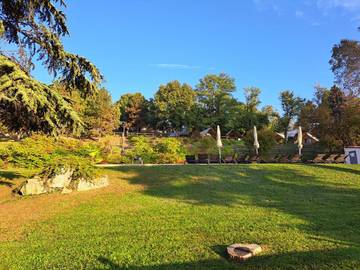 Hôtel pour 6 personnes, avec terrasse et vue ainsi que piscine et jardin à Saint-Donat-sur-l'Herbasse