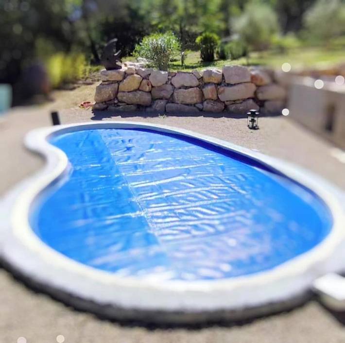 Location de vacances pour 4 personnes, avec terrasse et piscine à La Verdière