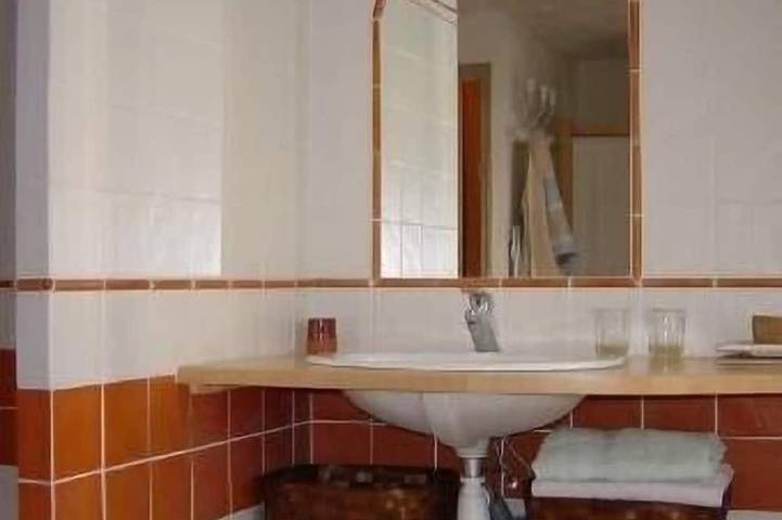 Location de vacances pour 5 personnes, avec balcon et jardin dans Office De Tourisme De Sederon - 3