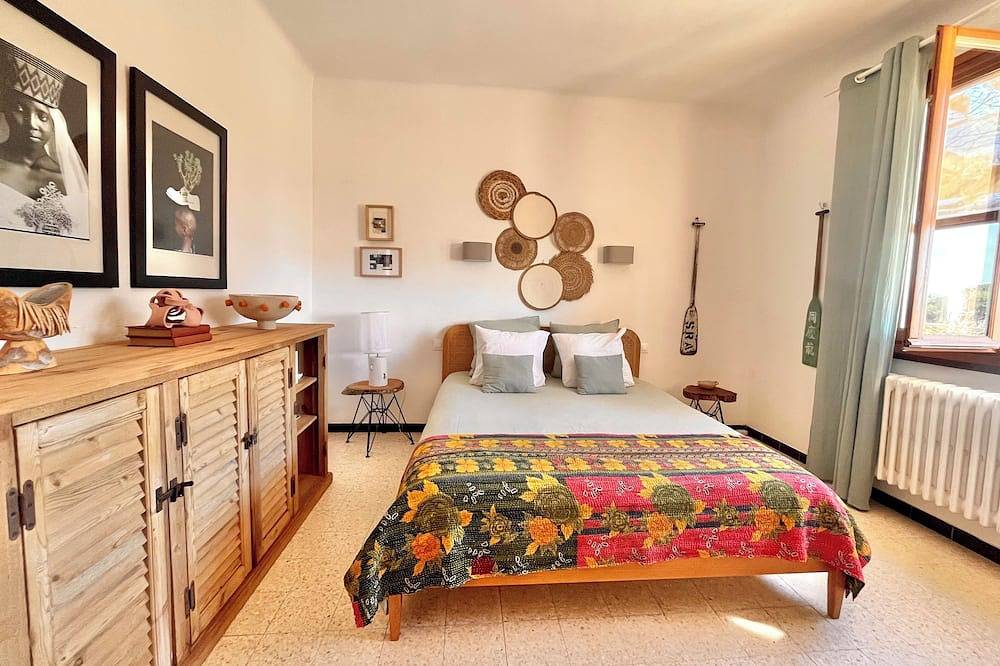 Familienferienvilla mit Meerblick und Zugang zu den Bächen zu Fuß. in La Madrague, Hyeres