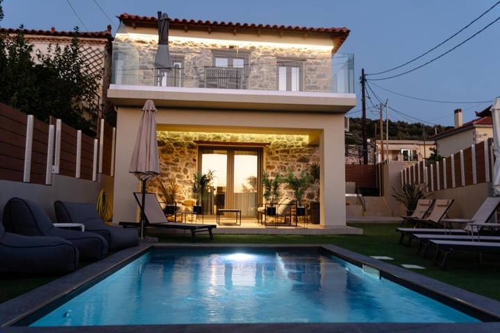 Ferienwohnung für 4 Personen, mit Ausblick und Pool sowie Garten in Nafplio