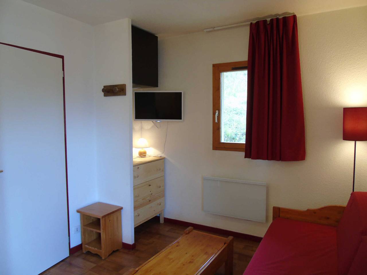 Geheel appartement, Cozy 2-Room Apartment for 4 with Terrace, Near Ski Lifts and Shops in Valfréjus in Valfréjus, Modane