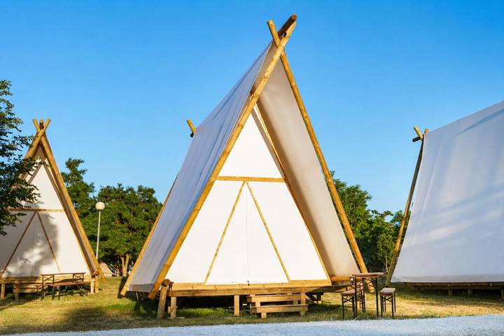Tienda para 4 personas, con Terraza además de Piscina para niños y Piscina en Navarra