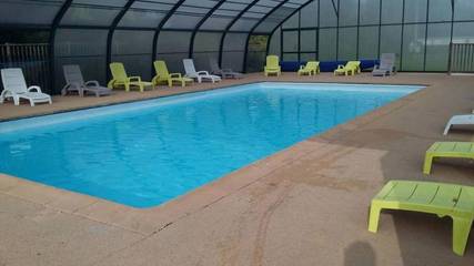 Camping pour 2 personnes, avec jardin ainsi que terrasse et piscine, animaux acceptés en Picardie