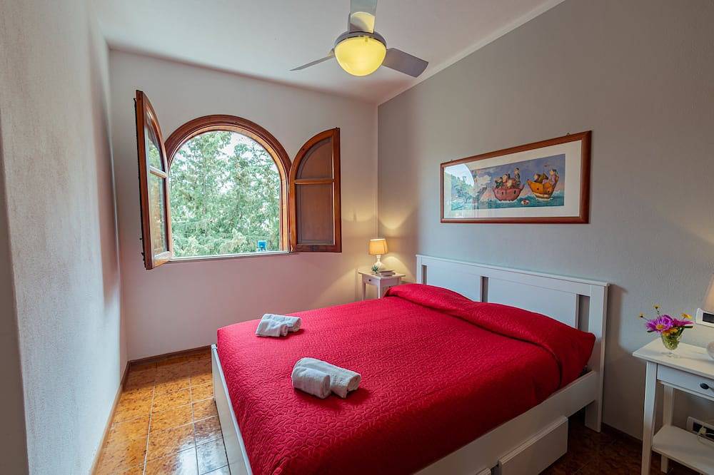 Entire apartment, 2-Sea house with pool near Cefalù in Spiaggia (Campofelice di Roccella), Campofelice di Roccella
