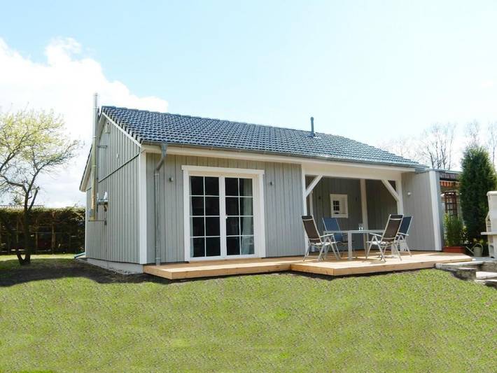 Ferienhaus für 2 Personen, mit Terrasse und Garten sowie Seeblick in Dobin am See