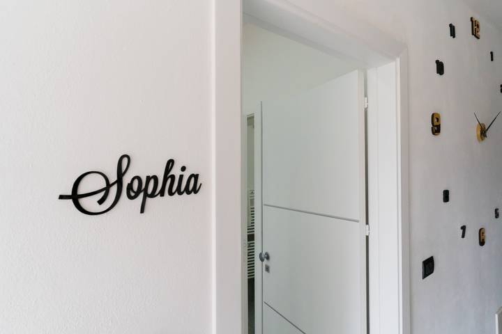 Entire apartment, Luxury 12 - Room 'Sophia' with Shared Terrace, Wi-Fi and Air Conditioning in Tuglie, Gulf of Taranto