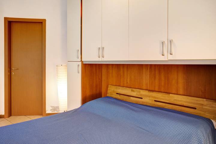 Entire apartment, Holiday Apartment 'Foresteria al Cantun' with Wi-Fi in Sondrio (Town), Sondrio