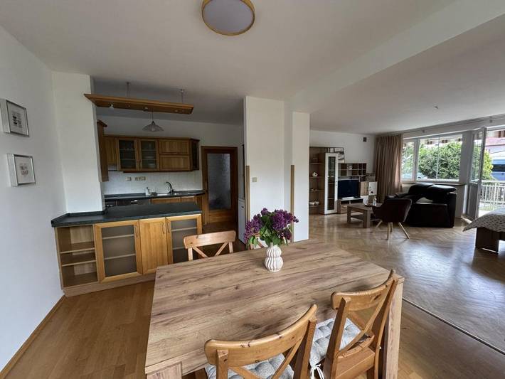 Appartement de vacances pour 4 personnes, avec Jacuzzi ainsi que Terrasse et Jardin