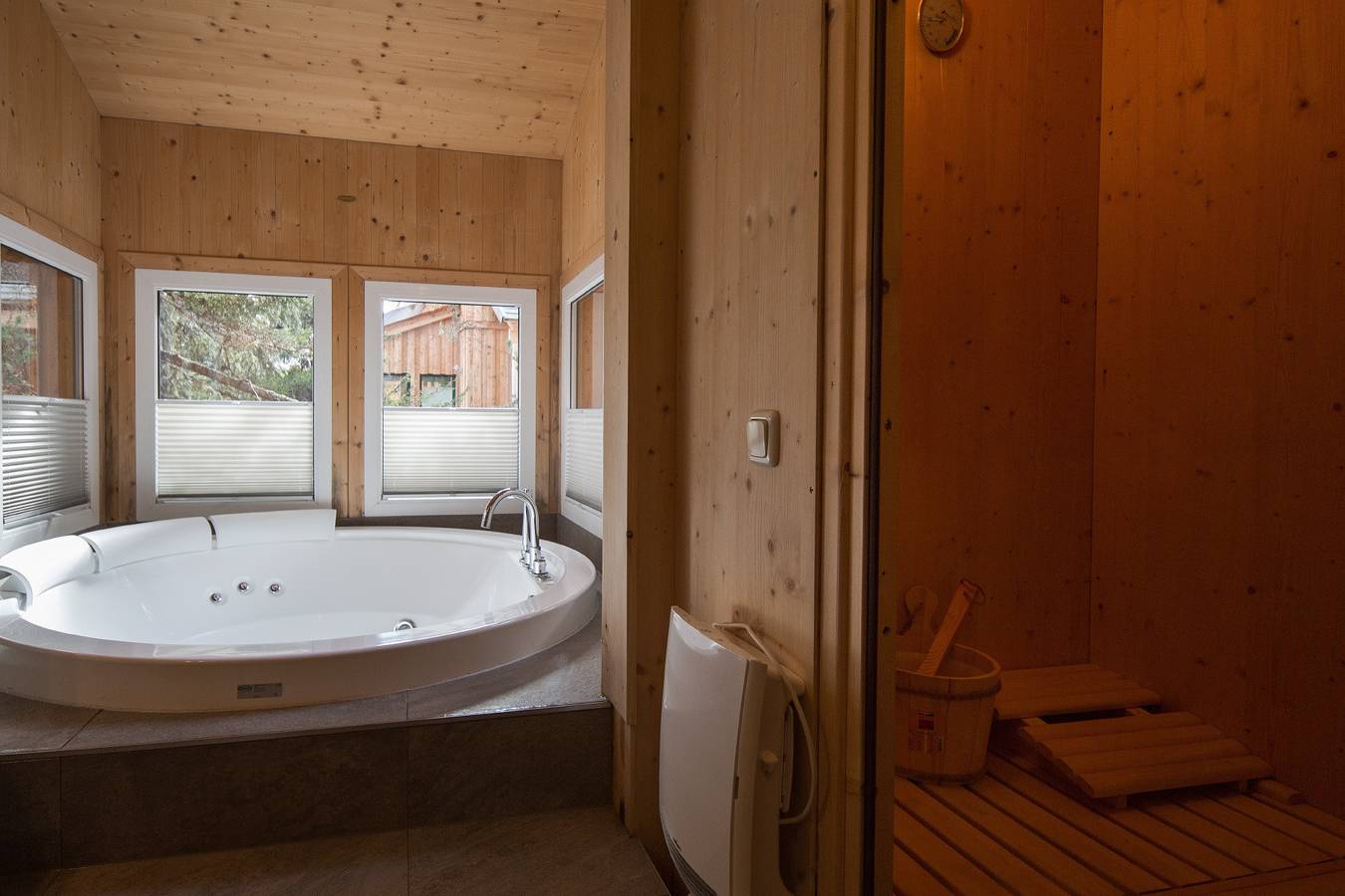Ferienhaus # 18 mit Sauna und Whirlpool innen in Stadl-Predlitz, Turracher Höhe