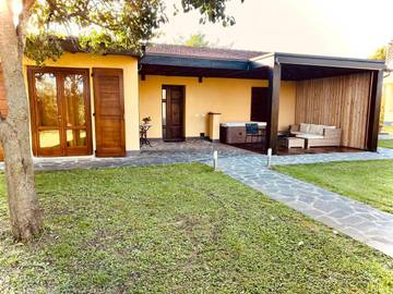 Gîte pour 4 personnes, avec piscine ainsi que jardin et jacuzzi à San Giuliano Terme