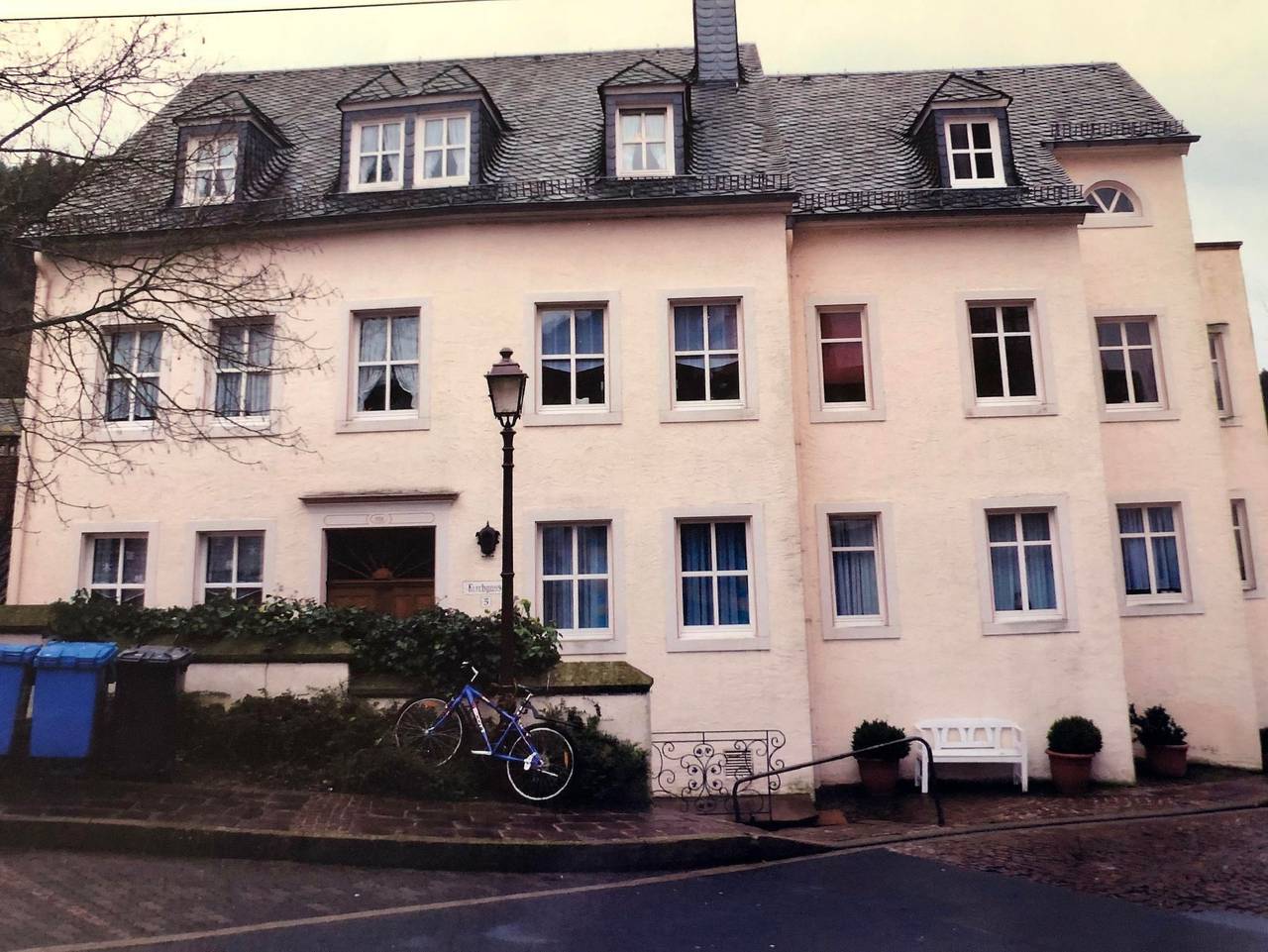 Ganze Ferienwohnung, Fewo Südeifel - 2-Bett-Ferienwohnung, Dusche/Wc bis 4 Pers. in Neuerburg, Eifelkreis Bitburg-Prüm