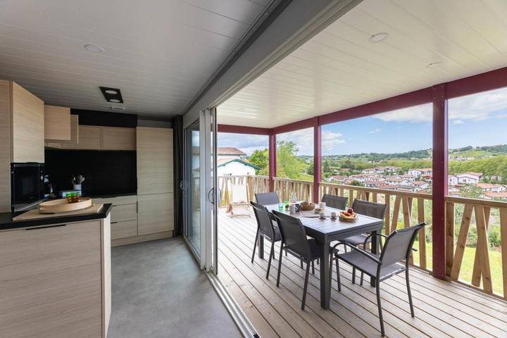 Chalet pour 6 personnes, avec bassin pour enfant et jardin ainsi que piscine et vue, adapté aux familles au Pays basque - 3